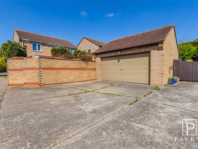 DETACHED DOUBLE GARAGE